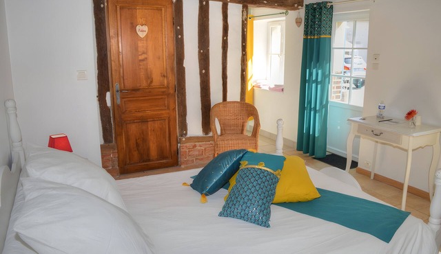 Guest Room 'Pic-Vert' with Shared Pool, Terrace, and Wi-Fi