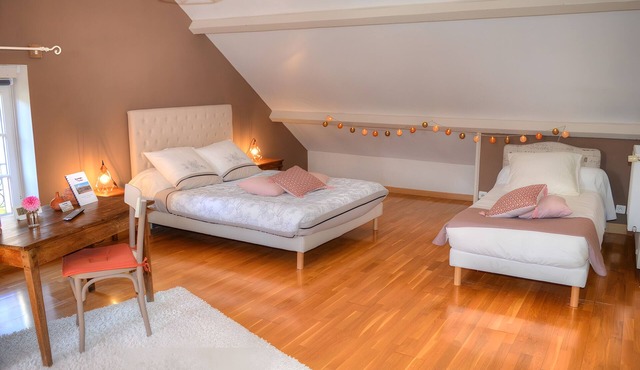 Guest Room “Chambre Bouvreuil” with Shared Pool, Communal Terrace and Wi-Fi