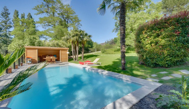 Guest Room “Entre Loire et Cher” with Private Heated Pool, Private Terrace & Wi-Fi