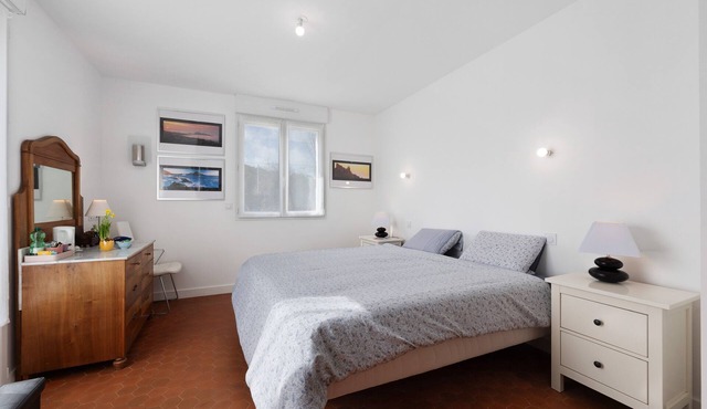 Guest Room Sous le Pin "Room 2" with Shared Terrace, Wi-Fi, and Air Conditioning!