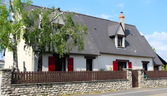 Guest Room "La Pastuline" – Comfortable Stay Near Town Center