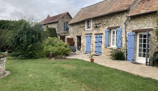Guest Room Near Giverny – Private Entrance, Garden View