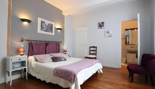 Guest Room “Chambre Framboise” with Mountain View, Shared Terrace, and Wi-Fi