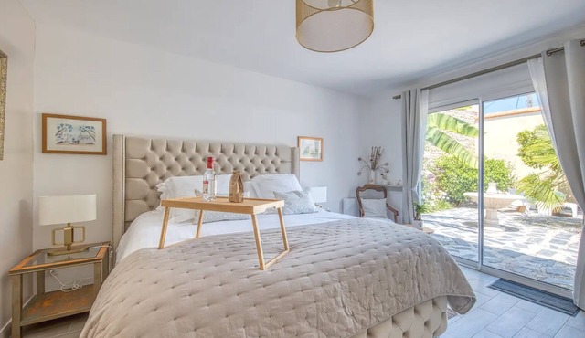 Guest Room L’Oranger – Comfort & Privacy at Patio du Port