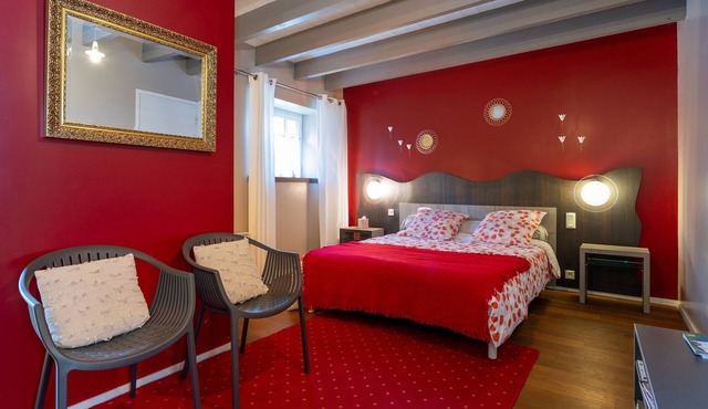 Guest Room 'Hortensia' with Shared Pool, Shared Terrace, and Wi-Fi