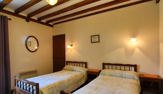 Guest Room “La Chambre 2 Lits” with Shared Garden and Wi-Fi