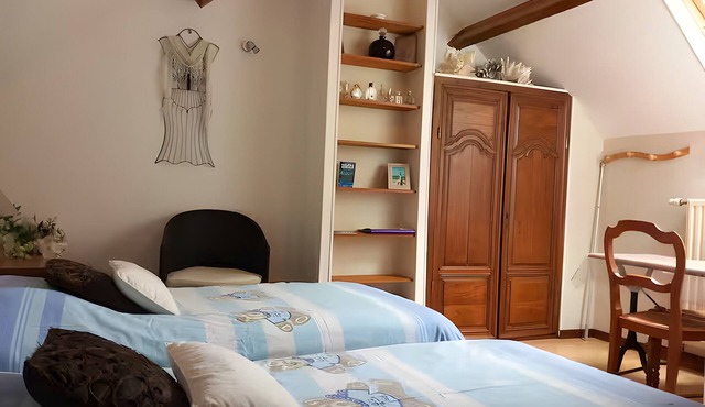 Guest Room “La Chambre de Geneviève et Léonce” with Shared Terrace, Garden & Wi-Fi