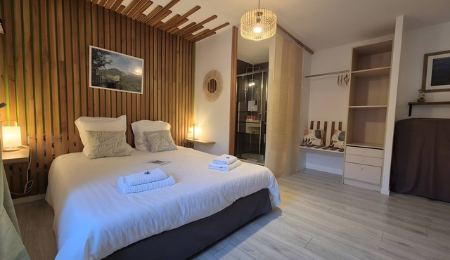 Guest Room “La Fougère - Room No.5” with Shared Terrace, Garden & Wi-Fi