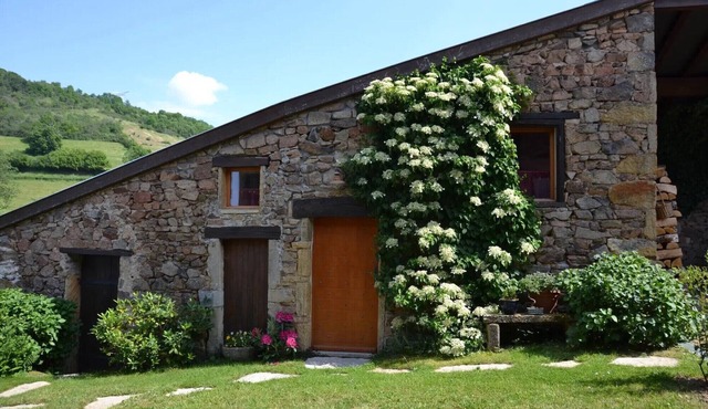 Guest Room 'La Framboisine' with Garden Access