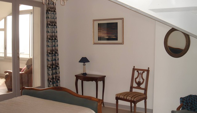 Guest Room “La Grange Fleurie” with Shared Terrace, Garden, and Wi-Fi