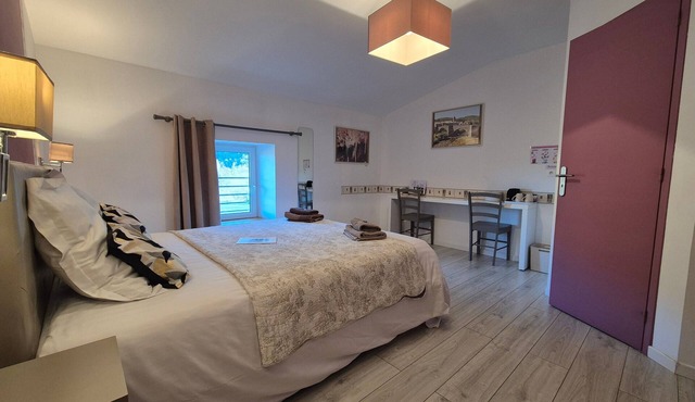 Guest Room “La Libellule - Room No. 3” with Mountain View, Shared Terrace and Wi-Fi