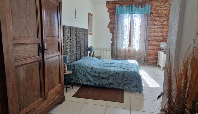 Guest Room “La Moyenne” with Shared Garden and Wi-Fi