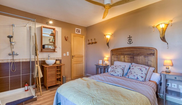Guest Room "La Petite Camargue" with Private Pool, Shared Terrace, and Wi-Fi