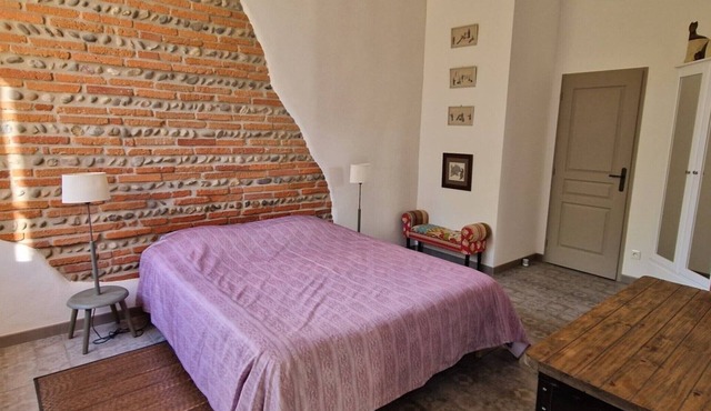 Guest Room "La Petite" with Shared Garden and Wi-Fi