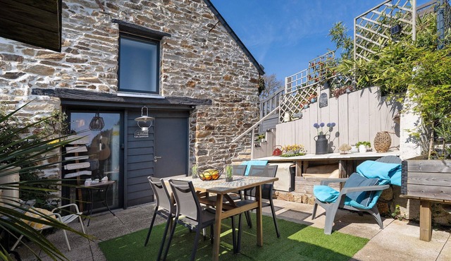 Guest Room "La P’tite Caudalie" with Private Terrace, Shared Garden and Wi-Fi