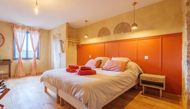 Guest Room “La Terre d’à Côté” with Shared Terrace and Wi-Fi