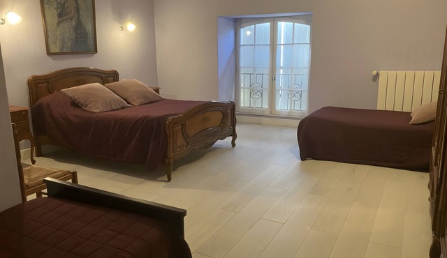 Guest Room 'Lavande 4 Persons' with Shared Pool, Shared Terrace and Wi-Fi