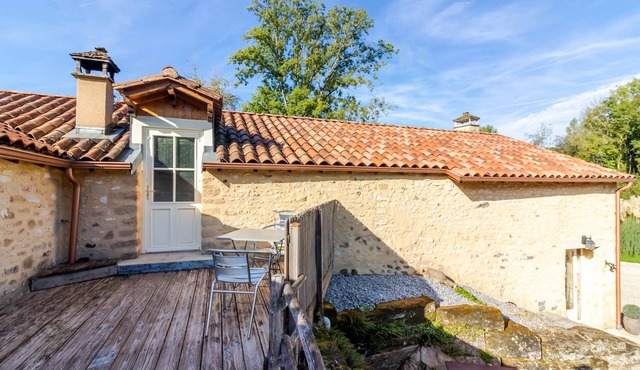 Guest Room 'Le Moulin De Mayence Fleur Orchidée' with Shared Pool, Wi-Fi and Air Conditioning