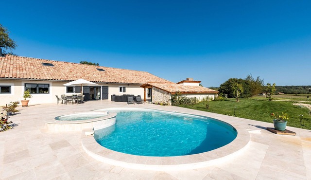 Guest Room 'Le Palmier Exotique' in Bazas with Shared Pool, Shared Terrace and Wi-Fi