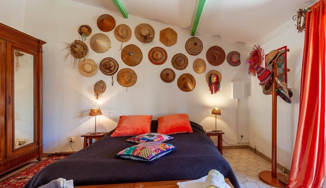 Guest Room "Les Citronniers - Chapeaux" with Shared Terrace, Wi-Fi, and Air Conditioning