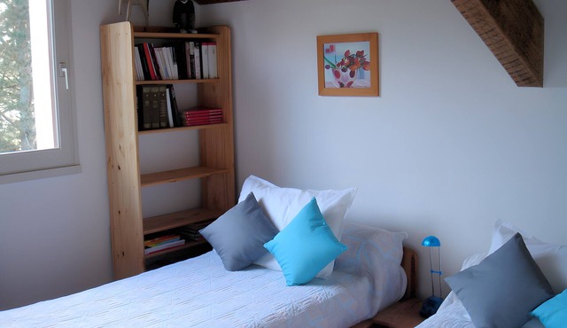 Guest Room “Les Hortensias” with Shared Terrace & Garden, Wi-Fi