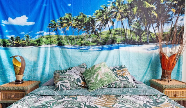 Guest Room 'Les Philous Gourmands - Caraïbes' with Shared Garden and Wi-Fi