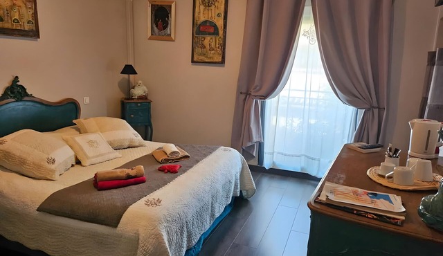 Guest Room "Little Boudha Room" with Shared Terrace, Wi-Fi, and Air Conditioning