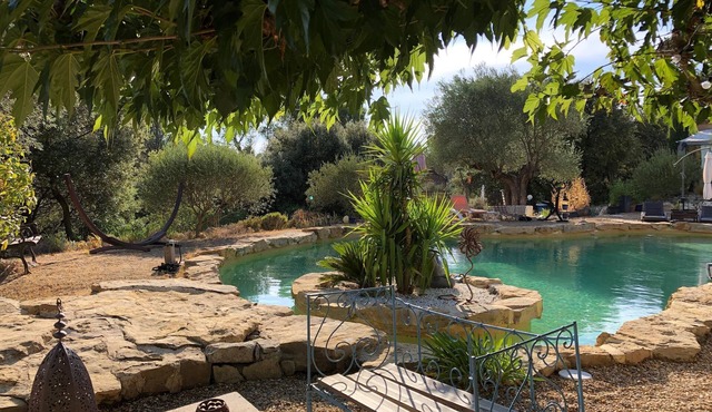 Guest Room Luxurious With Swimming Pool In Parc Of Luberon