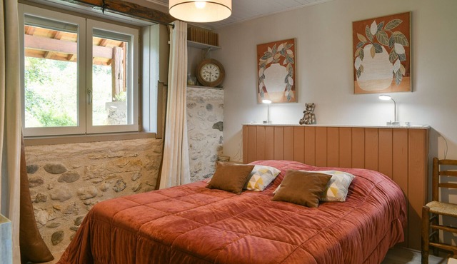 Guest Room 'Noisette' with Mountain View, Shared Pool and Wi-Fi