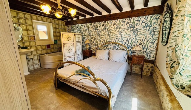 Guest Room 'Orchid Room' with Breakfast Included