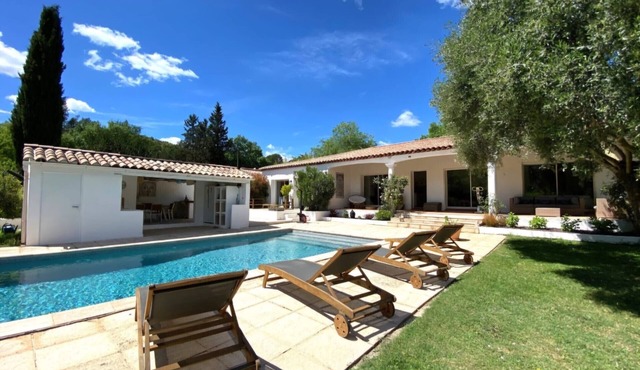 Guest Room "Pomme reinette" with Shared Pool, Wi-Fi, and Air Conditioning