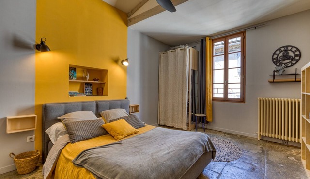 Guest Room 'Porte Saint-Louis - Pilgrims' with Shared Pool, Terrace & Wi-Fi