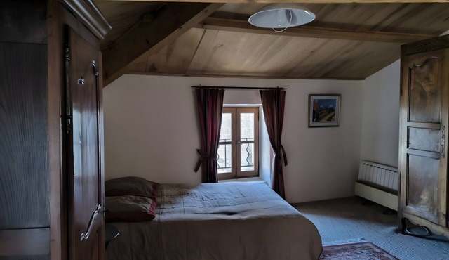 Guest Room “Room 1” with Shared Pool, Communal Terrace, and Wi-Fi