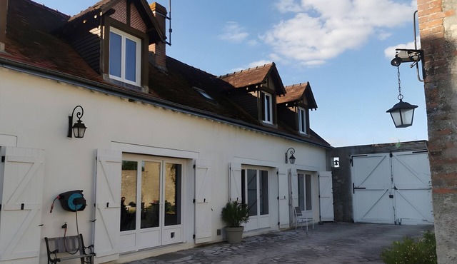 Guest Room 'Suite Bleuet - Le Petit Puits' with Shared Garden and Wi-Fi