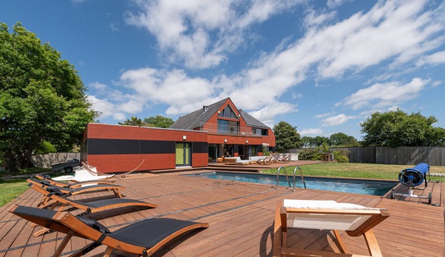 Guest Room 'Suite Cathédrale - Ty Castel' with Shared Pool, Shared Garden and Wi-Fi