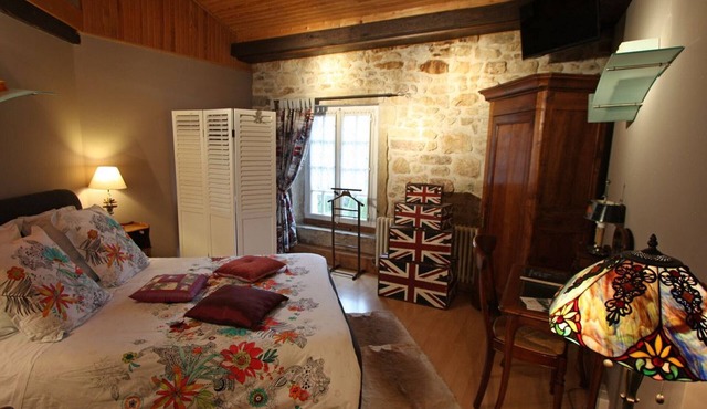 Guest room with private bathroom in a historic Priory