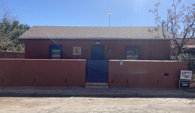 Guest room with private outside entrance with bath in Historic Barrio Viejo