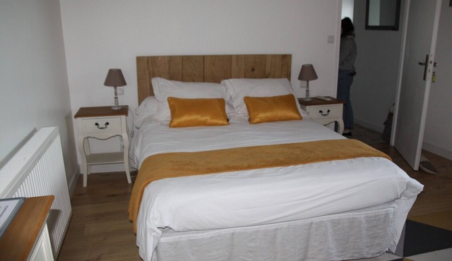 Guest Room 'Zépherine - Aux Charmes D’antan' with Shared Pool, Terrace & Wi-Fi