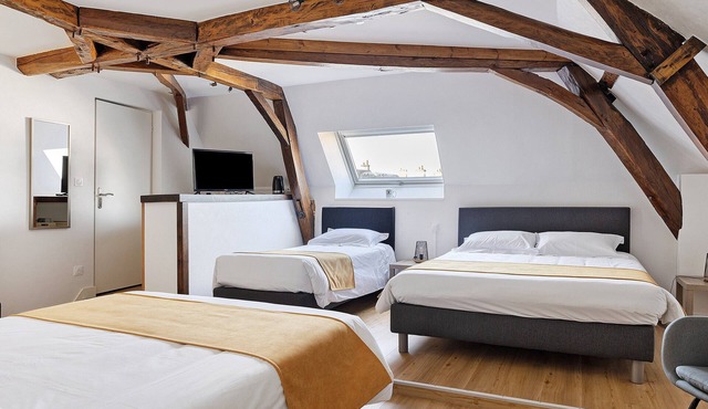 Guest Rooms 'Chambres Porshe' with Shared Terrace and Garden