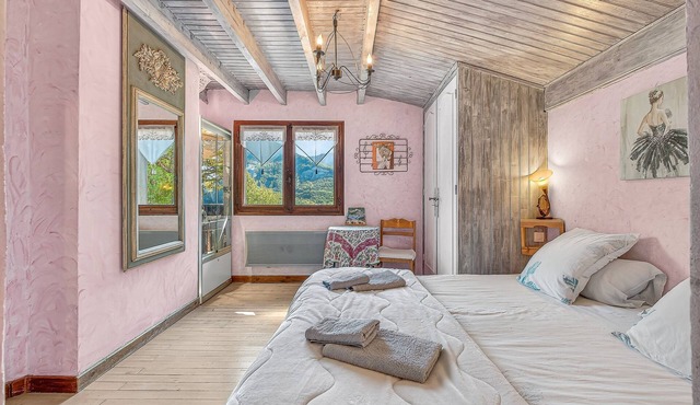 Guest Rooms 'Chambres D'hote Mélodie' with Mountain View, Shared Terrace and Wi-Fi