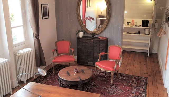 GUEST ROOMS Couleurs du Temps, Courtyard Room, Périgueux