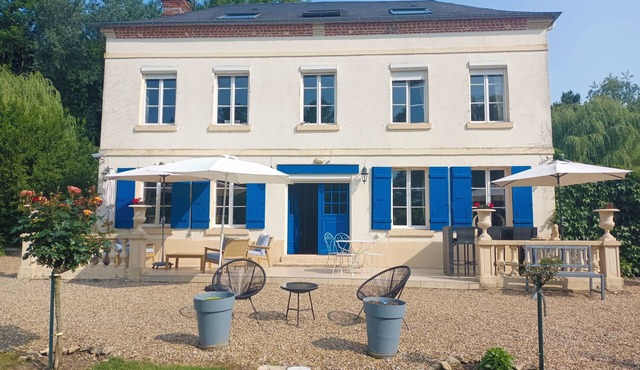 GUEST ROOMS IN AN 1830 HOUSE SET IN A LARGE WOODED PARK