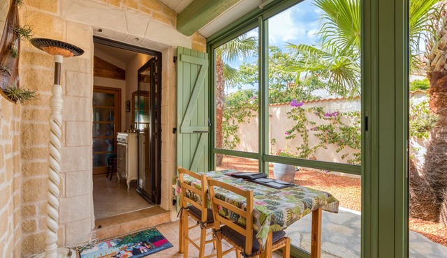 Guest Rooms 'La Palmeraie' with Sea View, Wi-Fi and Air Conditioning