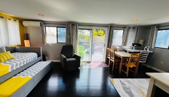 Guest Suite Annex in the charming upscale South Pasadena