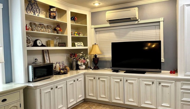 Guest suite B - 1.2 mile to Katy Mills!