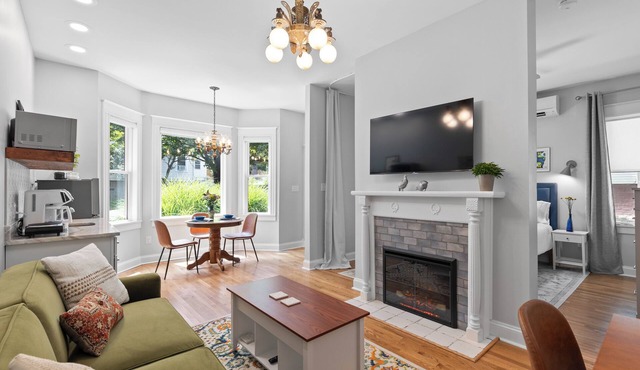 Guest suite close to James River and hiking/biking trails