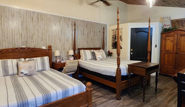 Guest Suite in Cowan with private entrance: 10 min to University of the South