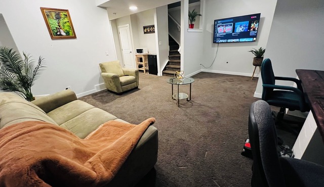 GUEST SUITE IN SE CALGARY WITH PRIVATE ENTRANCE