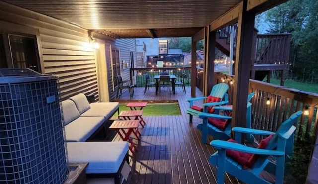 Guest Suite—Pool Table, Full Kitchen, Deck