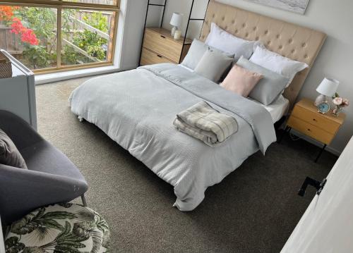 Guest Suite with Private Entry- 6 mins to Airport